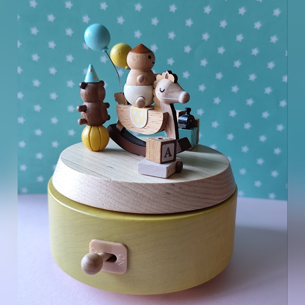 Wooderful life - baby carillon on wooden horse